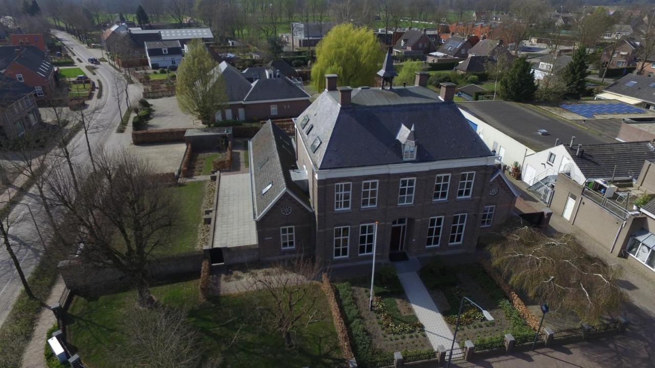 B&B Groepsaccommodatie De Pastorie Lage Mierde Exterior foto